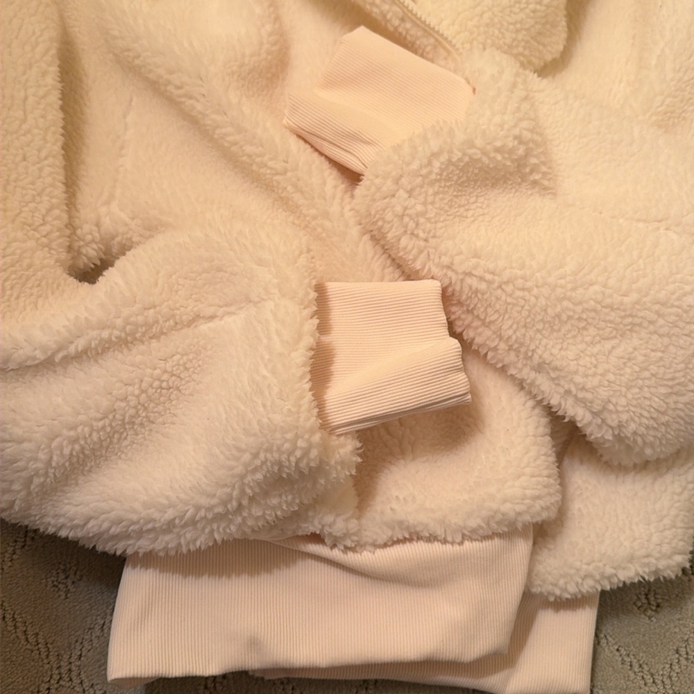 Alo Foxy Sherpa jacket - Picture 7 of 8